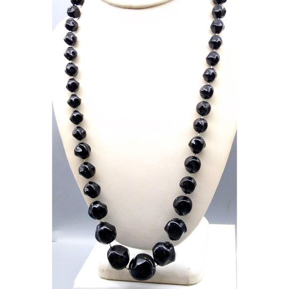 Chic Vintage Black Beaded Necklace, Early Plastic Basic Retro Graduated Strand - Picture 2 of 4